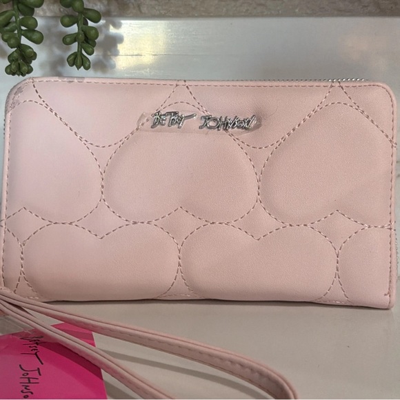 Betsey Johnson Blush Quilted Heart Wallet Wristlet - Picture 2 of 6